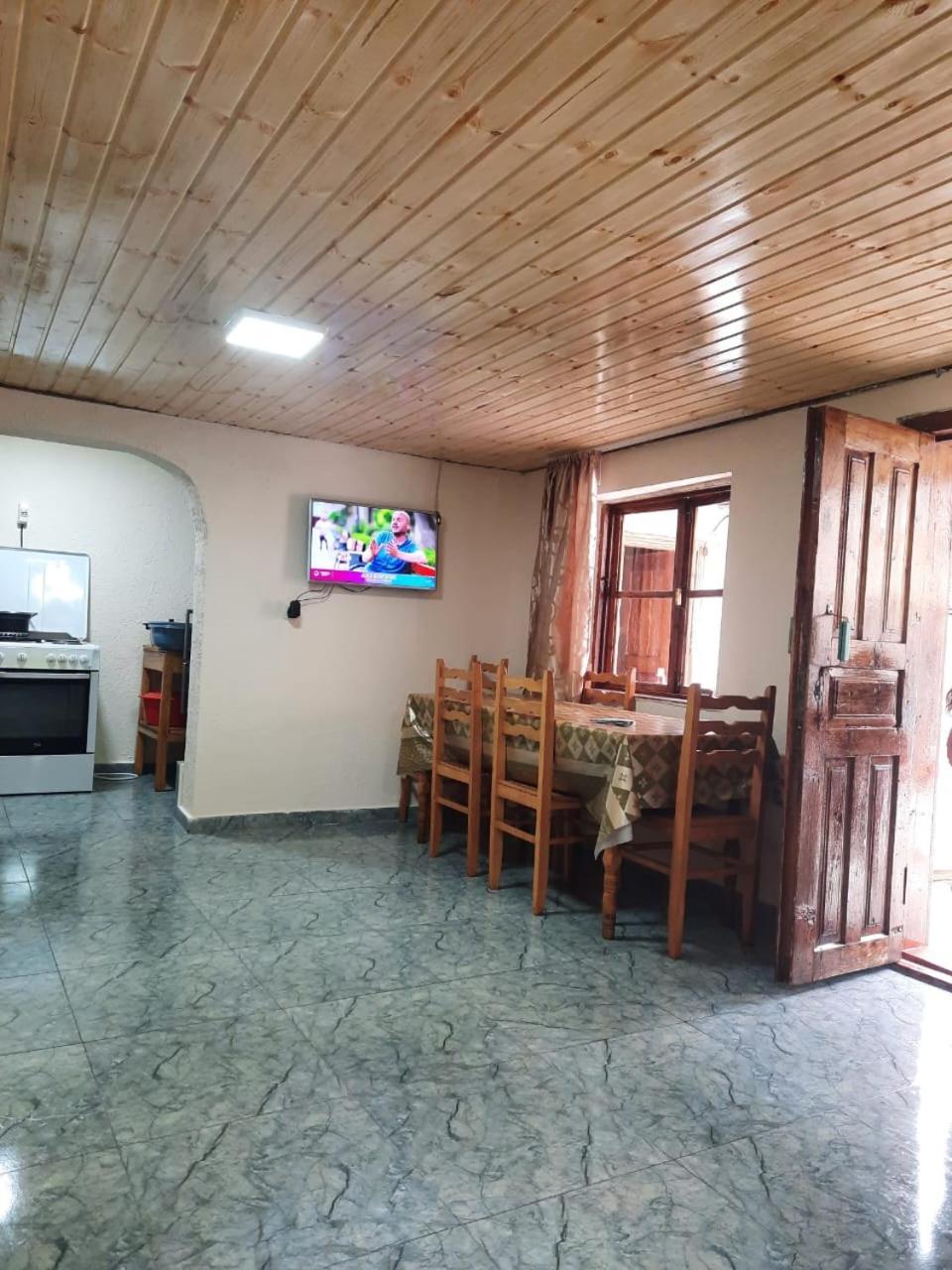 Guesthouse "Megi" Mestia Luaran gambar